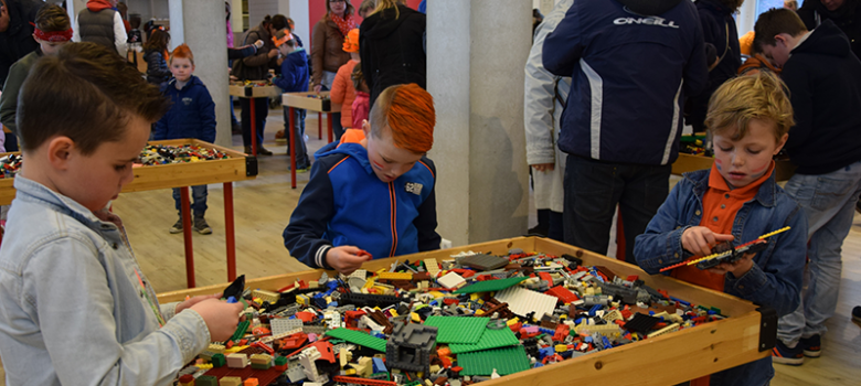Bouw een LEGO-kunstwerk op Koningsdag