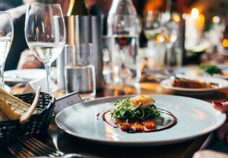 Aanschuiftafel: heerlijke wijn & spijscombinatie