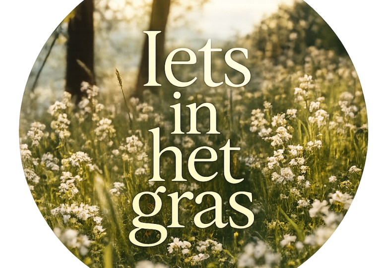Iets in het gras