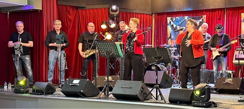 Gezellige dansmiddag met live muziek van So What