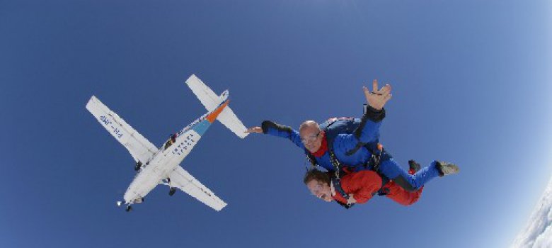 Parachutespringen en genieten van het uitzicht