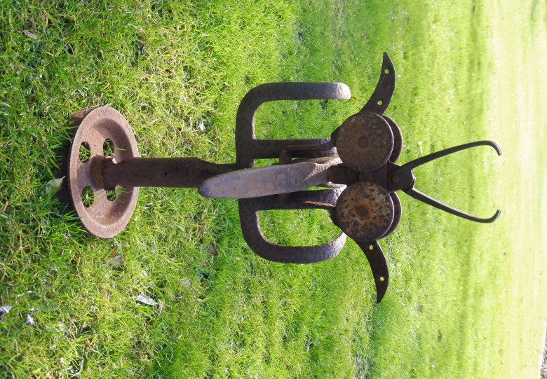 Expositie "Sculpturen van oud gereedschap" in museum de Tien Malen