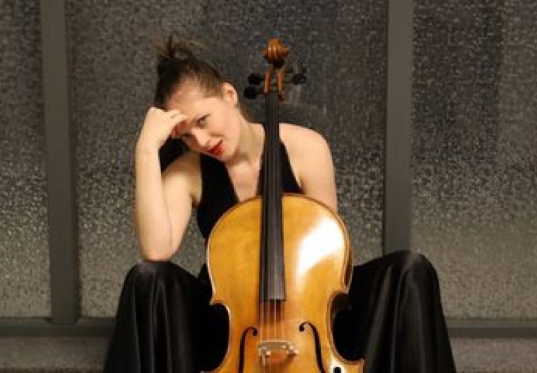 Celliste Hanneke Rouw speelt Bach
