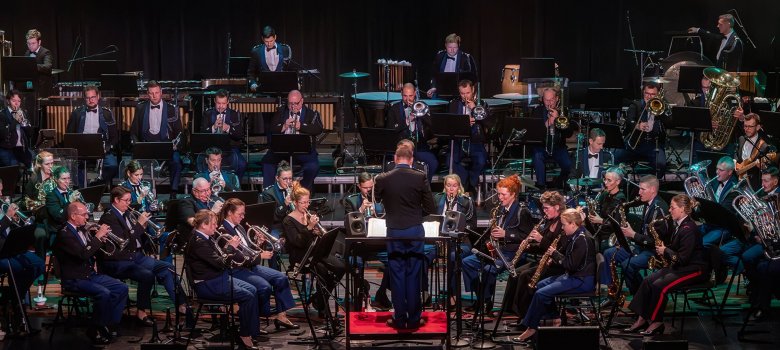 Orkest Koninklijke Marechaussee en Jamai Loman