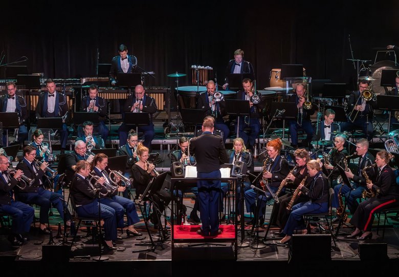Orkest Koninklijke Marechaussee en Jamai Loman