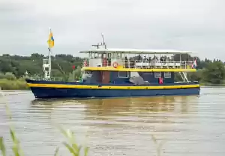 Varen met De Blauwe Bever naar het smalspoormuseum