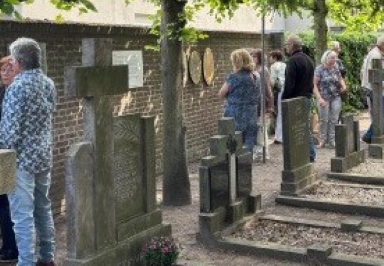Expositie “Deus Ludens” op het Oud Kerkhof Horst