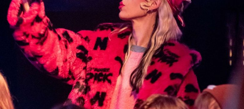 Drag Show bij de Rainbow Bar
