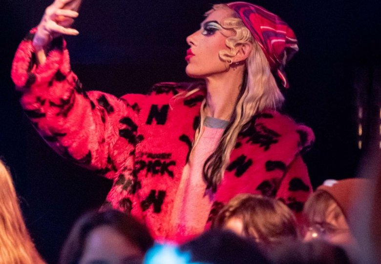 Drag Show bij de Rainbow Bar