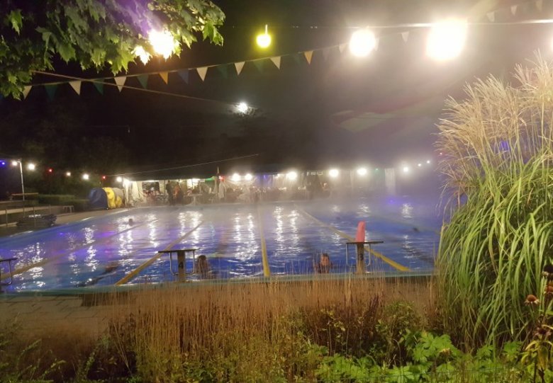 Zwembad Steenderen zoekt teams voor unieke nachtelijke zwemmarathon